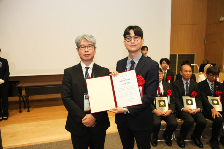 20260915 Prof. Yang receives the DaSilva Award